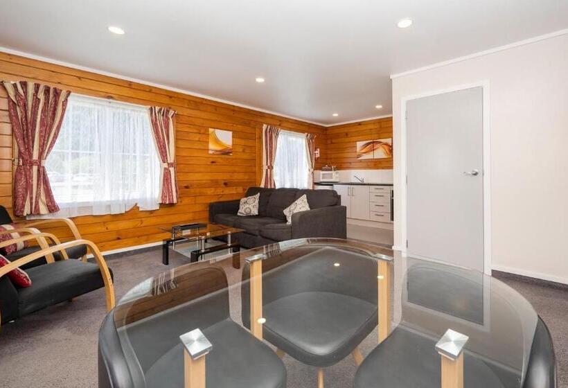 Апартаменты 2 Спальни, Tudor Park Motel