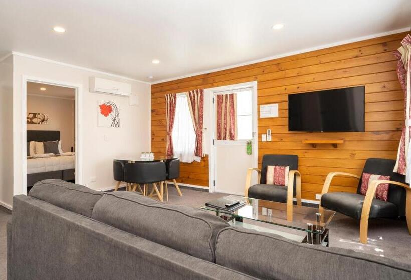 침실 2개 아파트, Tudor Park Motel