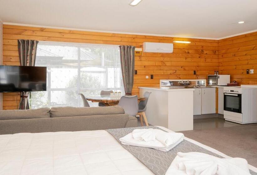 Апартаменты 1 Спальня, Tudor Park Motel