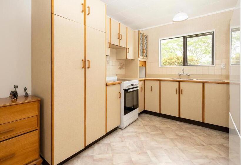 Шале 1 Спальня, Tudor Park Motel