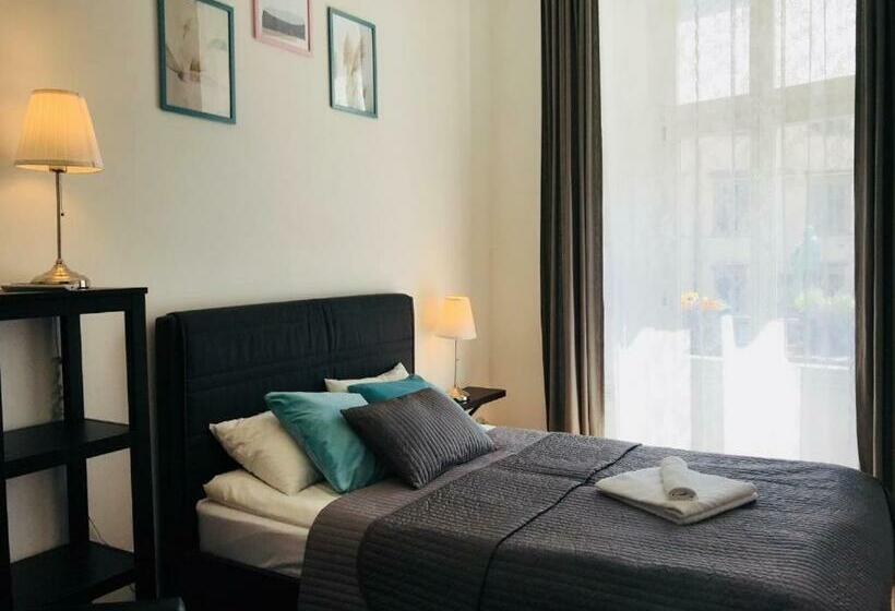 اتاق استاندارد با بالکن, Krakow Apartments & Rooms