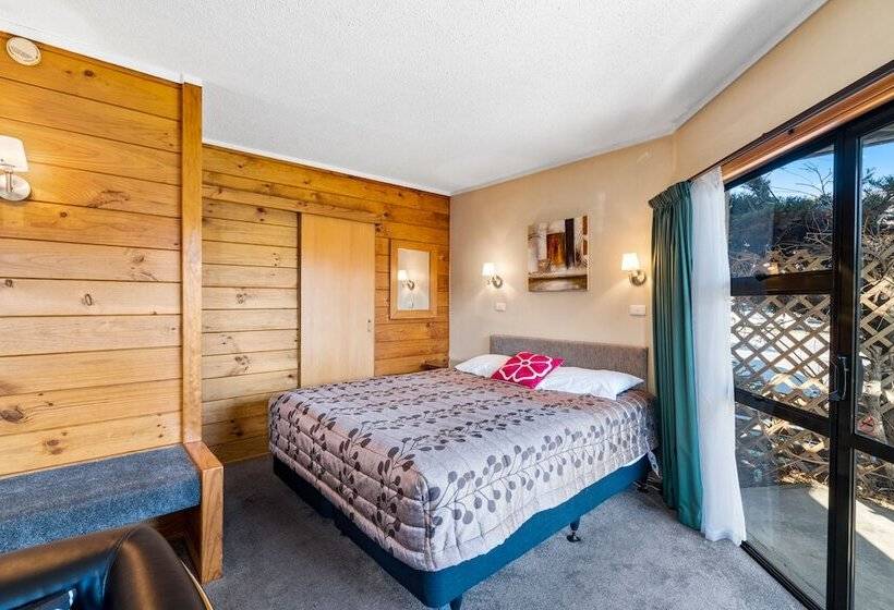 이그제큐티브 스튜디오, Aspiring Lodge Motel