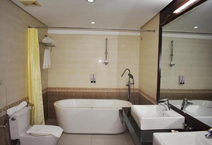 스위트 킹사이즈 침대, Golden Phoenix Hotel Boracay