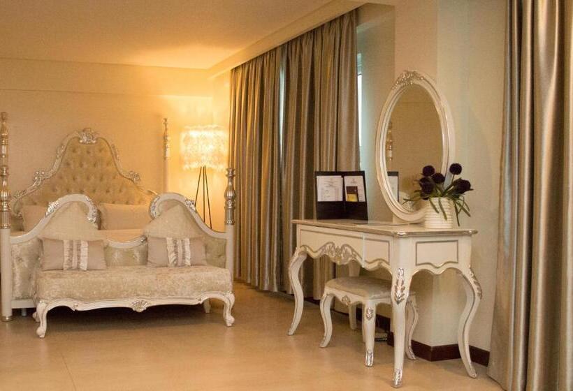 스위트 킹사이즈 침대, Golden Phoenix Hotel Boracay