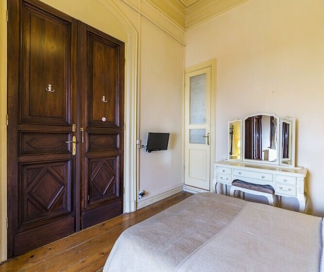 جناح عائلي غرفتين نوم, Büyükada Anastasia Meziki History Mansion