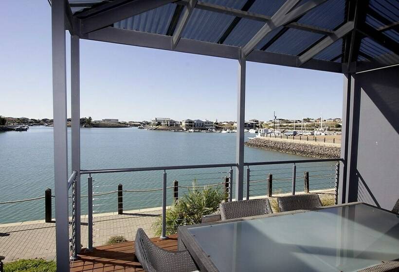 带3个卧室的豪华公寓, Wallaroo Marina Apartments