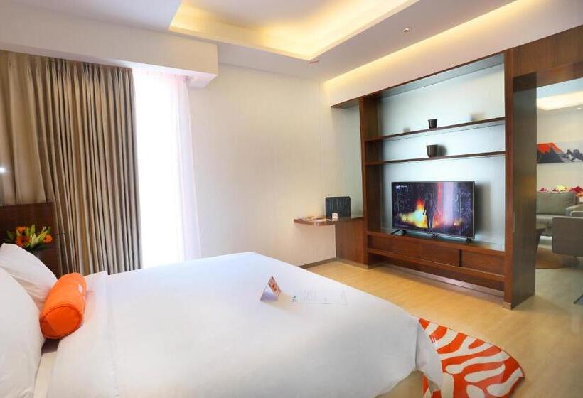 Люкс, Harris Hotel & Conventions Gubeng