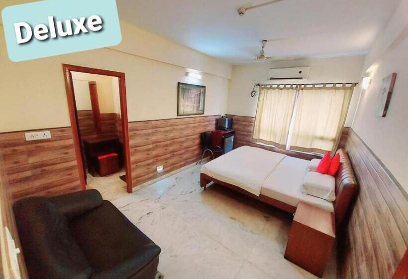 سوییت لوکس, Malik Guest House