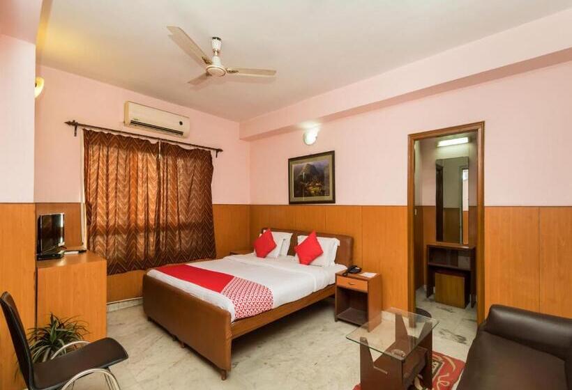 سوییت لوکس, Malik Guest House