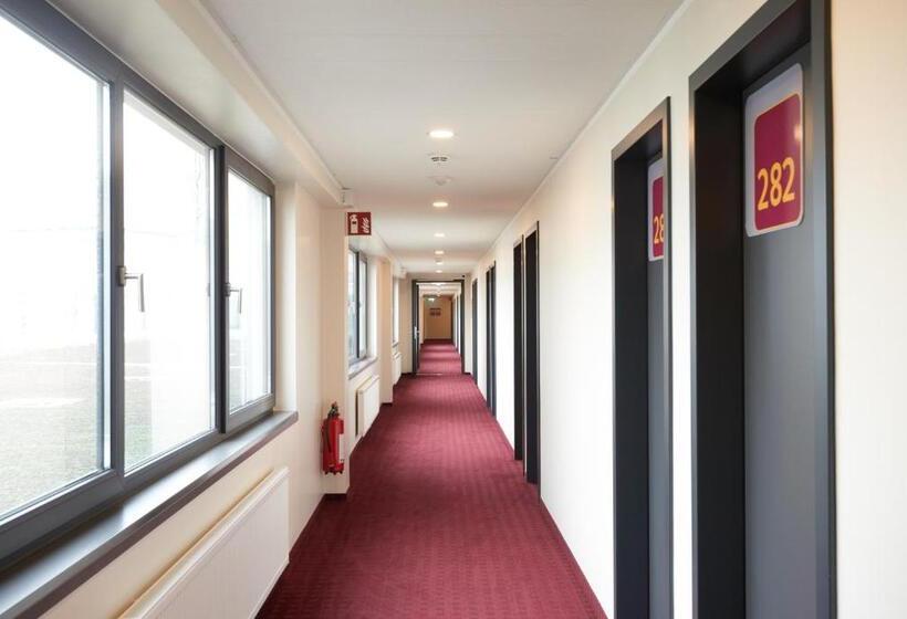 Трехместный Номер Базовый, Mcdreams Hotel Mönchengladbach