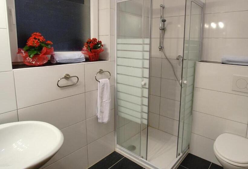 Номер Стандарт Трехместный, First Mountain Hotel Zillertal