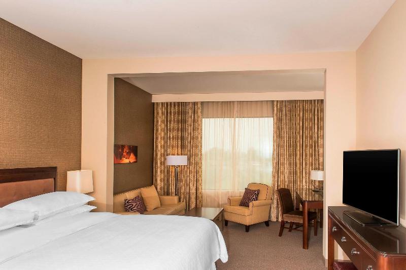 Президентский Люкс, Sheraton Mesa Hotel At Wrigleyville West