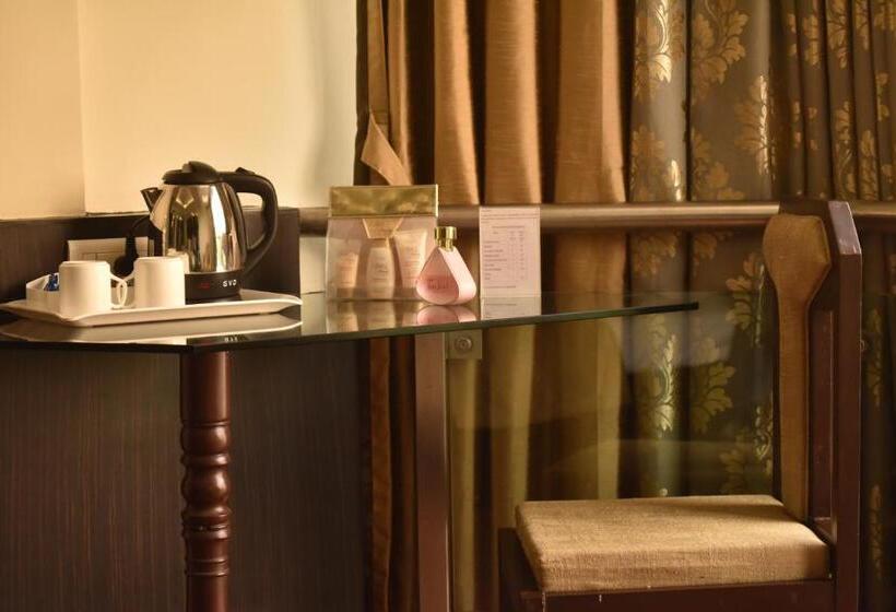 اتاق کلاب, The Oasis  Vadodara
