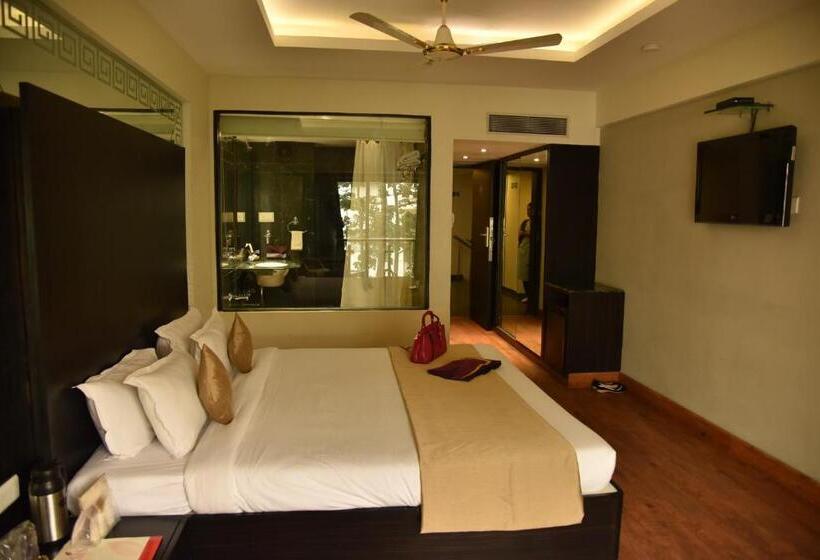 اتاق کلاب, The Oasis  Vadodara