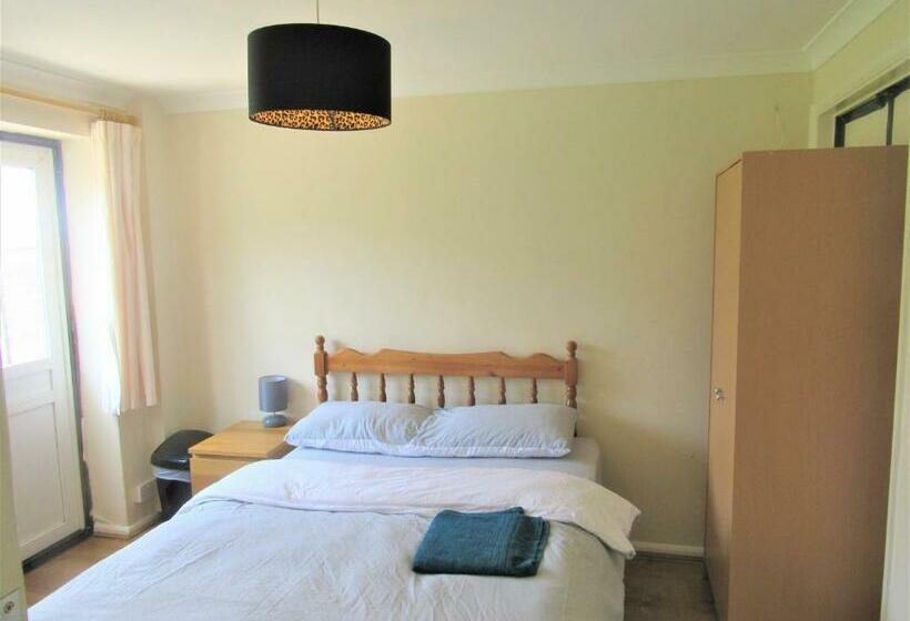 Номер Стандарт Вид на Сад, Serene Inn Near Bletchley Park