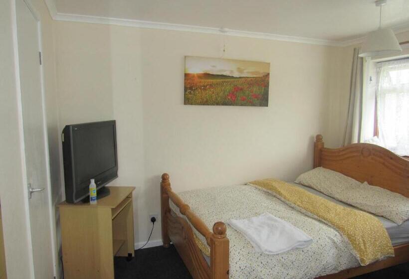 Дом 1 Спальня, Serene Inn Near Bletchley Park