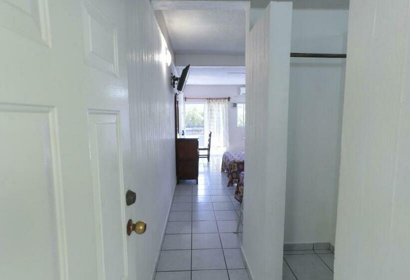 Chambre Quadruple Standard, Posada Real