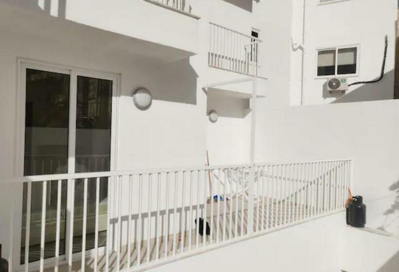 Lejlighed 3 Soveværelser, Large Central Apartment Near Valletta & Seafront