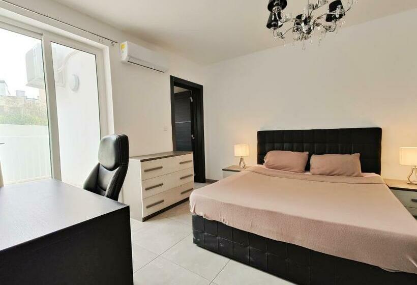 Lejlighed 3 Soveværelser, Large Central Apartment Near Valletta & Seafront