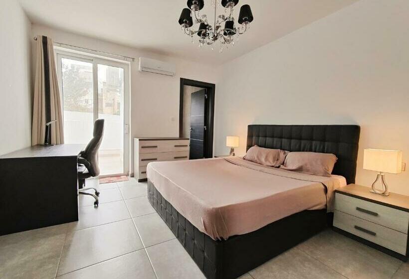 Lejlighed 3 Soveværelser, Large Central Apartment Near Valletta & Seafront