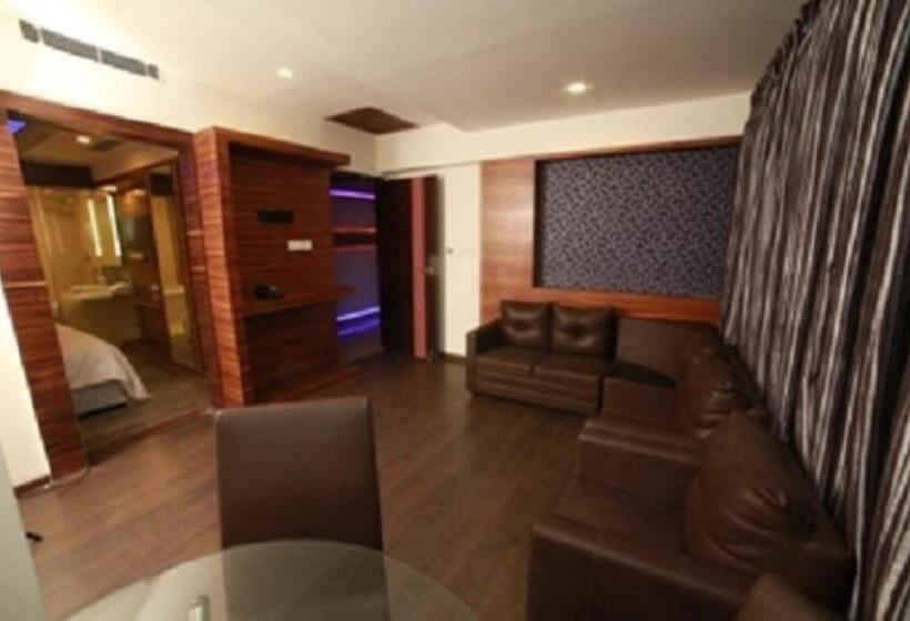 Suite, M Grand