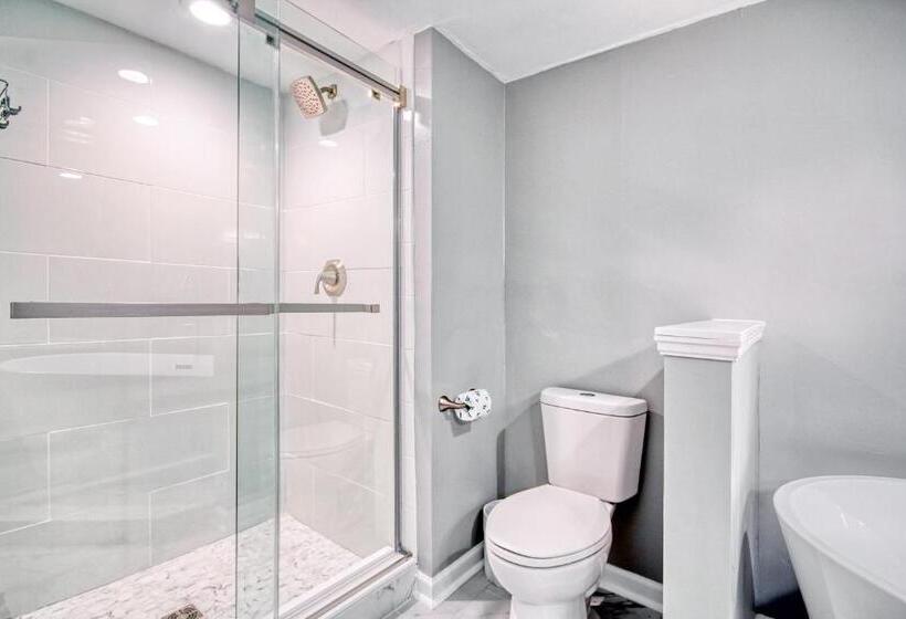 בית, 4 חדרי שינה, Ocean Bay Club Unit 1206