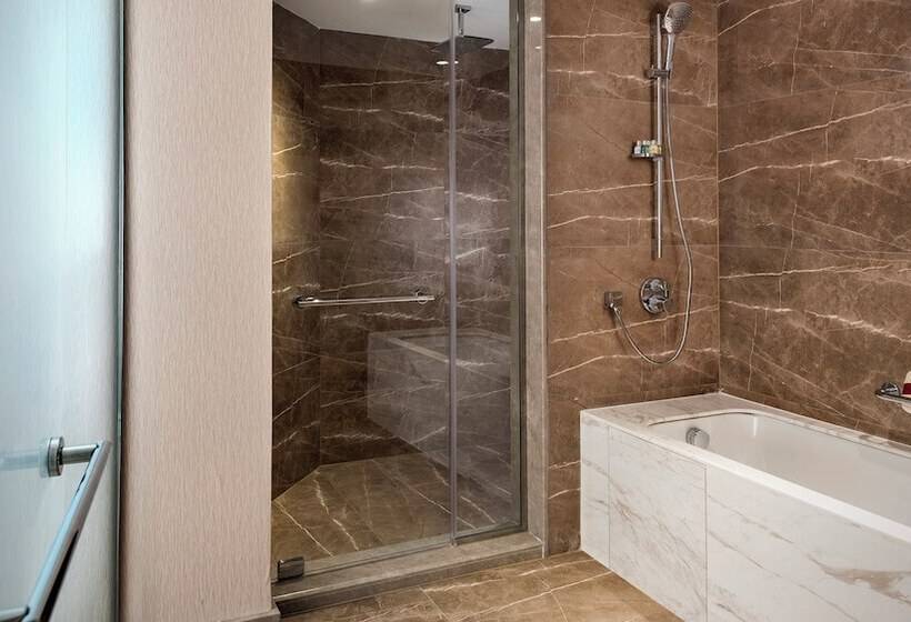 سوییت جونیور کلاب, Crowne Plaza Florya Istanbul, An Ihg