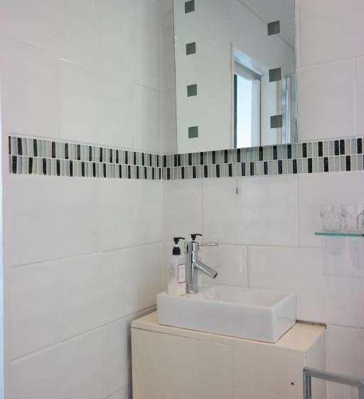 חדר משפחתי, Shananagens Guesthouse