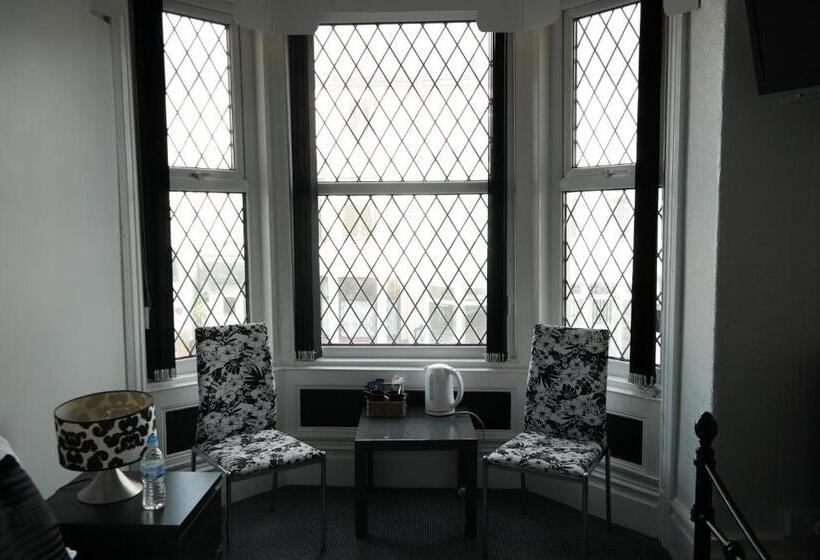 חדר משפחתי, Shananagens Guesthouse