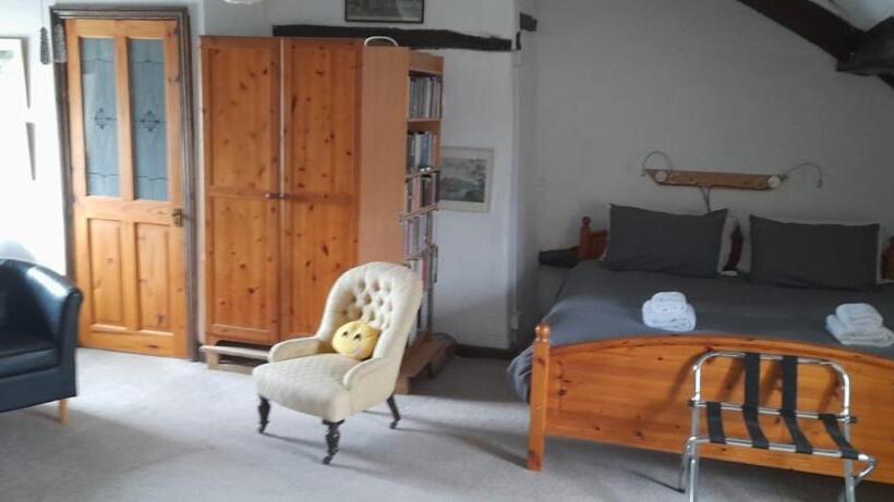 Семейный Номер, The Old Court House Guest House