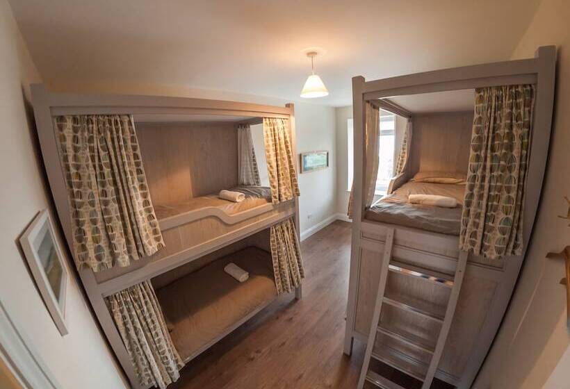 共用房间的床, The Beach House Hostel