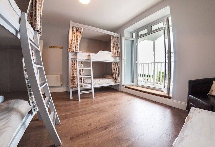 共用房间的床, The Beach House Hostel