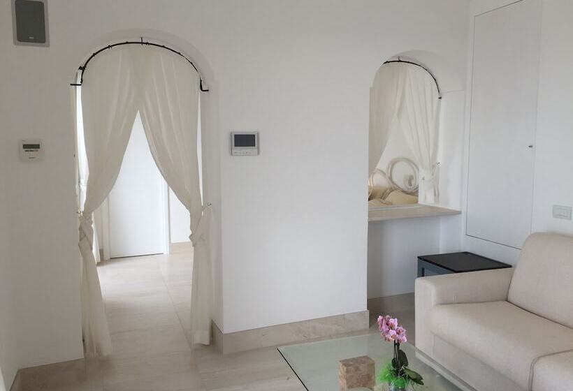 سوییت با چشمانداز دریا, Villa Magia