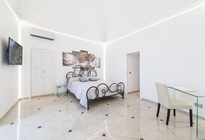 سوییت جونیور با بالکن, Villa Magia