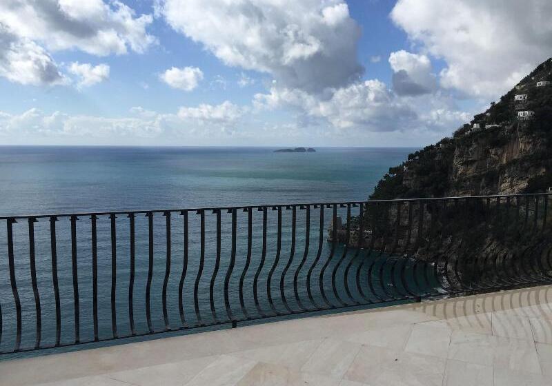 سوییت با چشم‌انداز دریا, Villa Magia