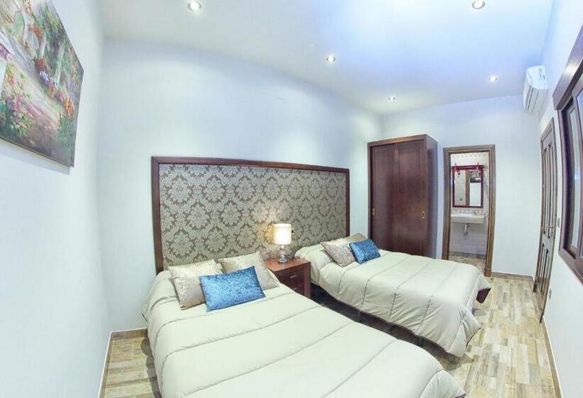 Номер Стандарт Трехместный, Hostal Garlu