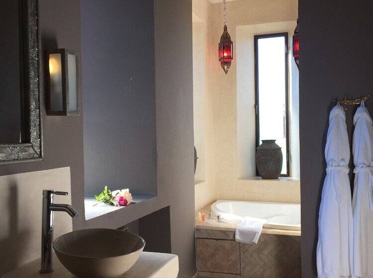 Люкс Повышенной Комфортности, The Capaldi Hotel, Restaurant & Spa