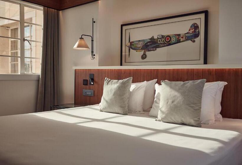 Полулюкс, The Level At Melia White House