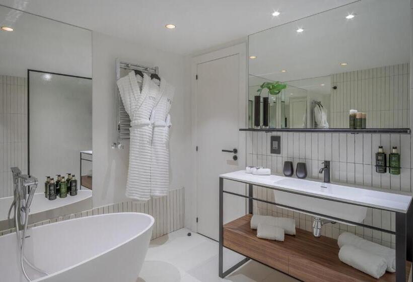 Люкс, The Level At Melia White House