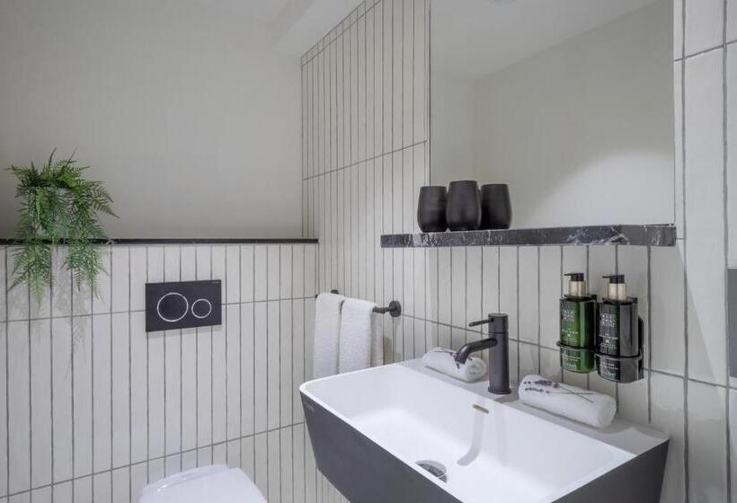 Люкс, The Level At Melia White House
