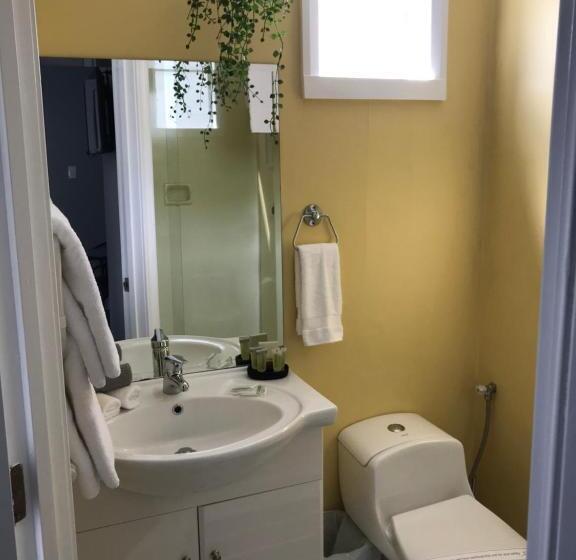Номер Стандарт, Admirals Lodge