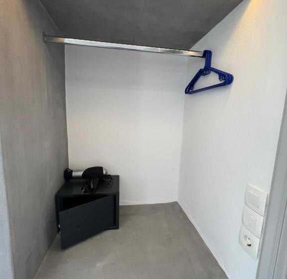 스탠다드 스튜디오, White Lily Suites & Lofts   Adults Only 16 Plus