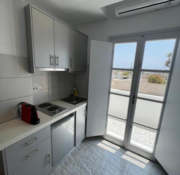스탠다드 스튜디오, White Lily Suites & Lofts   Adults Only 16 Plus