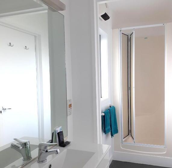 Standard studio with lake view, Caples Court Motel & Apartments