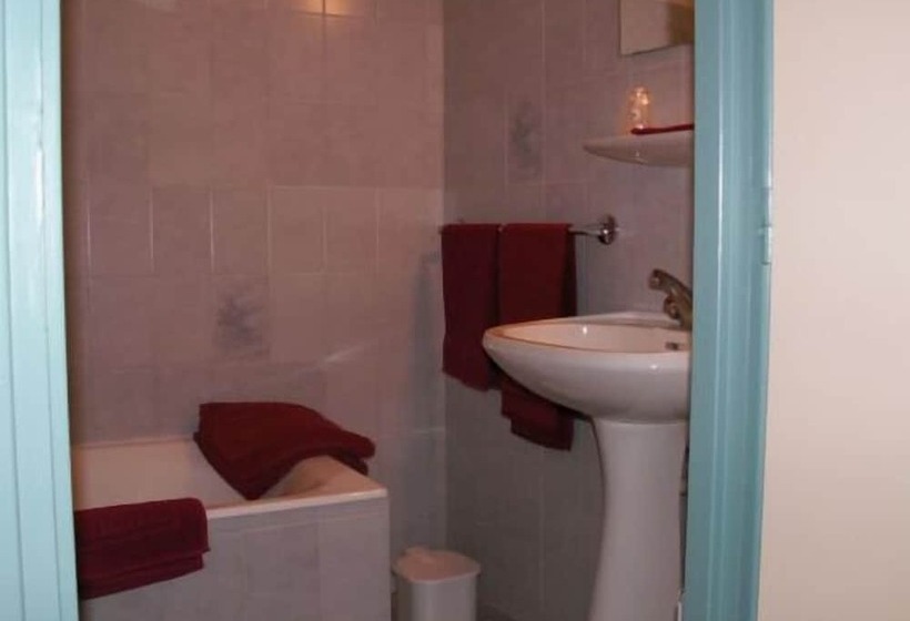 Четырехместный Номер Стандарт, Hôtel Du Bourg