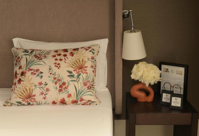 اتاق لوکس با بالکن, Universal Boutique