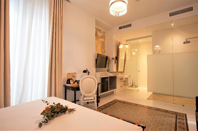 Superior Szoba, Business Hotel Tomang