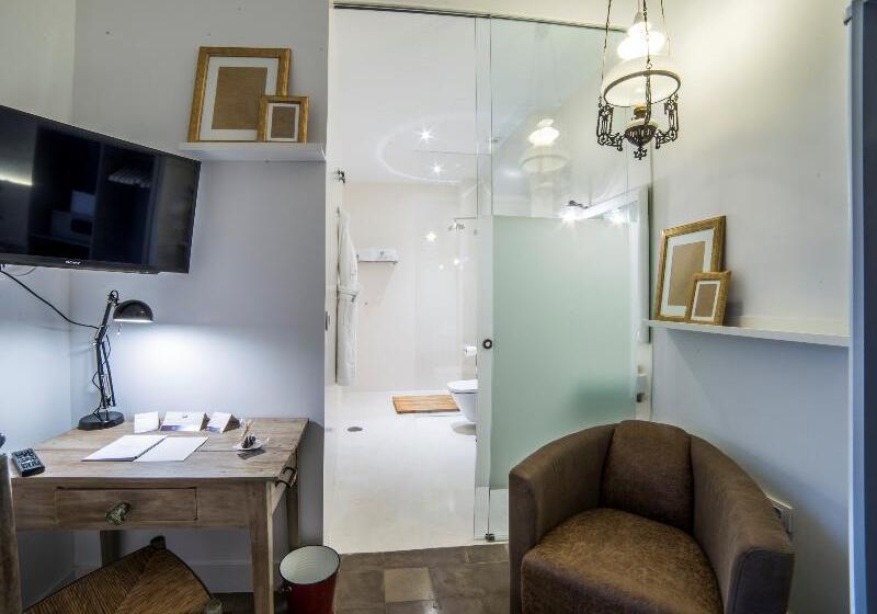 Superior Szoba, Business Hotel Tomang