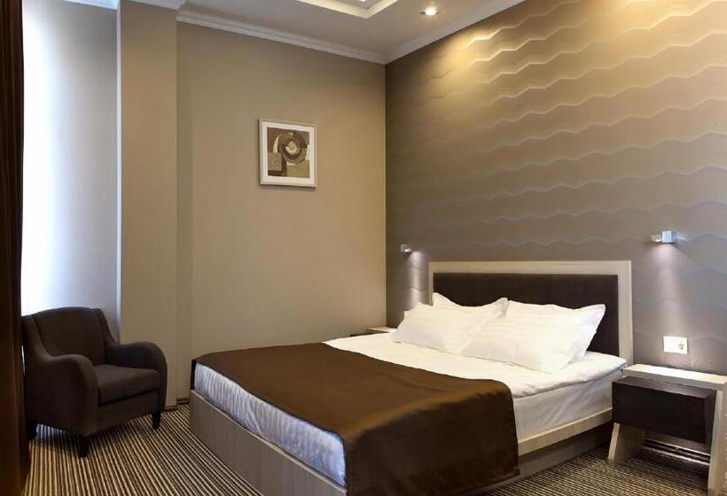 اتاق کلاس بیزنس, Kiroff