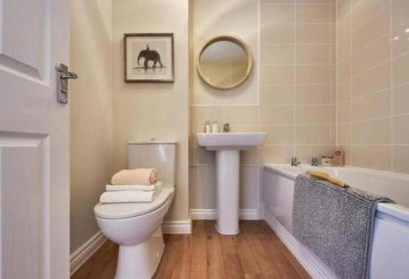 Номер Стандарт, Room In Guest Room   Double Room, Full Kitchen, Smart Tv, Shared Bathroom In 3 Bed Home